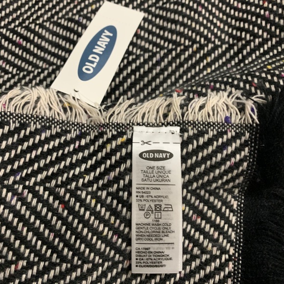 NWT 3pcs Old Navy Fringed Oversized Flannel Scarf for Women - Picture 5 of 13